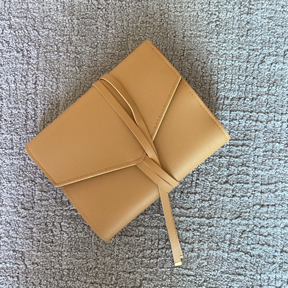 NEW GLASS LADDER & CO. Katherine Tech Organizer Roll Vegan Leather Clutch